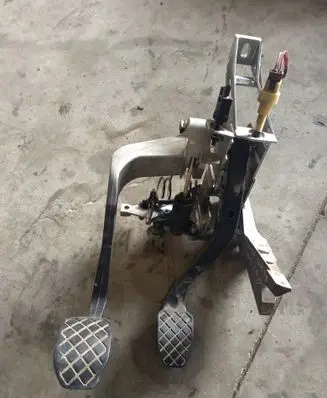 Volkswagen PASSAT B5.5 Brake pedal 8D1721117L 8e1721401af 8d1721316h