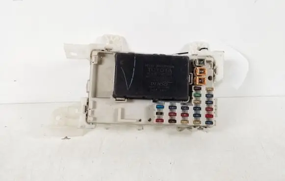 Toyota Corolla E120 E130 Fuse module 82730-12160