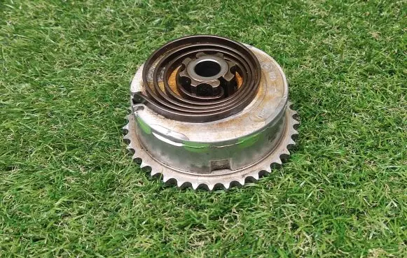 BMW 5 F10 F11 Camshaft pulley/ VANOS 13610513