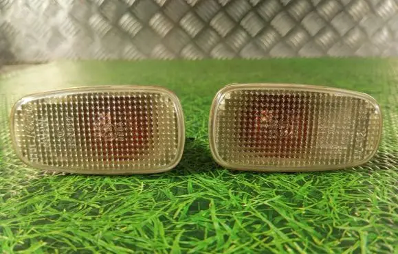 Toyota Prius (NHW20) Front fender indicator light 10150294