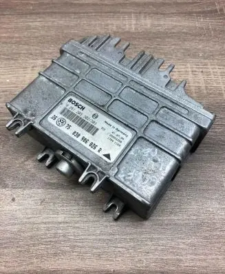Volkswagen Golf III Engine control unit/module ECU 030906026R 0261203302