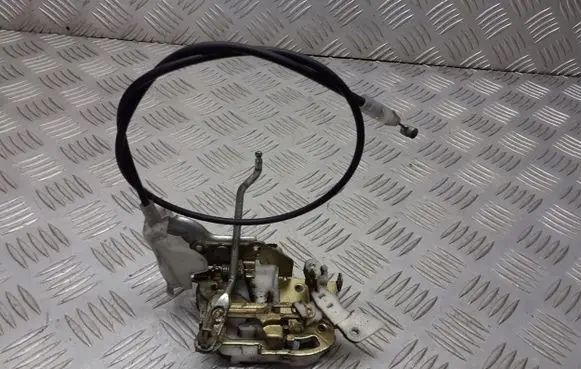 Toyota Yaris Front door lock