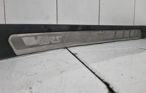 Skoda Octavia Mk2 (1Z) Front sill trim cover 1Z0853492