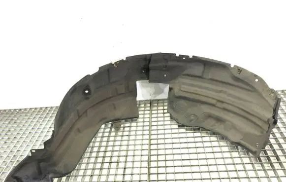 Front wheel arch liner splash guards