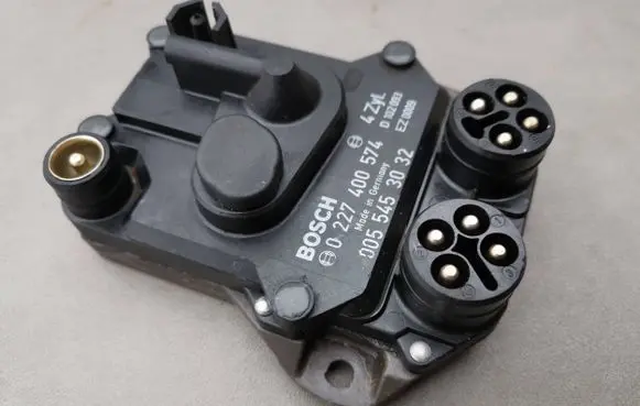 Mercedes-Benz 190 W201 Ignition amplifier control unit 0227400574 0055453032