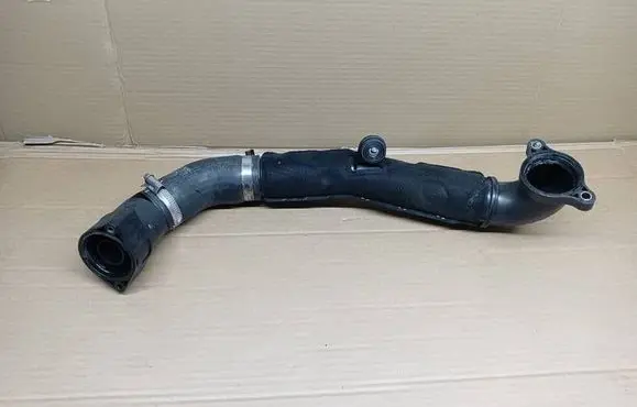 Volkswagen PASSAT B8 Intercooler hose/pipe 04L145762AD 113355