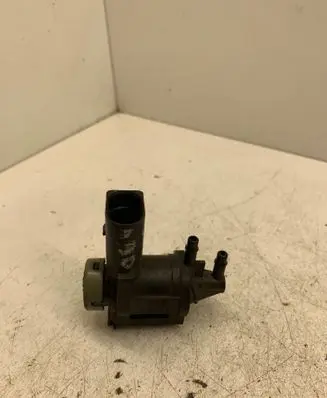 Volkswagen PASSAT B5 Vacuum valve 1K0906283A