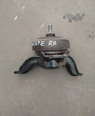 Hyundai Santa Fe Engine mount bracket