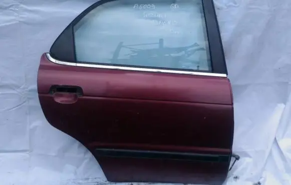 Suzuki Baleno EG Rear door raudona