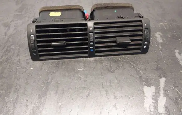 BMW 5 E39 Dash center air vent grill 8391179 83640079