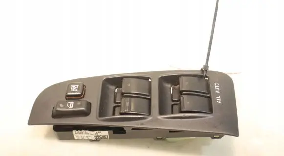 Toyota Avensis T250 Electric window control switch