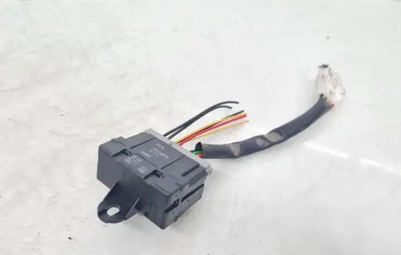 Toyota Avensis T250 Seat heating relay 875010W0100