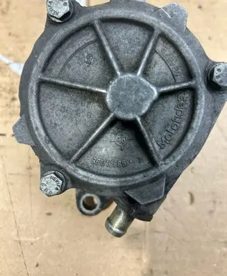 BMW 5 E39 Vacuum pump 96110885