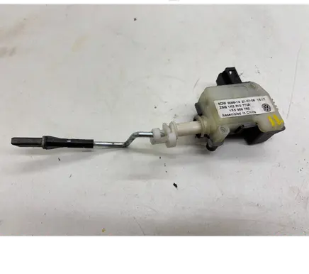 Volkswagen Jetta V Fuel tank cap lock motor 1K5810773A 1K5959782