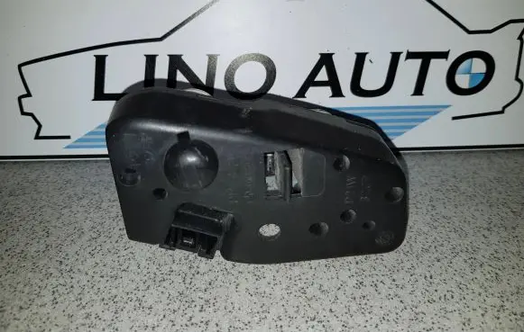 BMW 3 E46 Tail light bulb cover holder 6907937