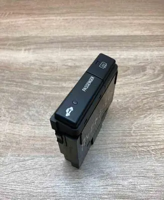 Toyota Avensis T250 Windscreen/window heater switch 8479005110D