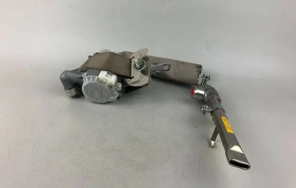 Subaru Outback Front seatbelt 7S2610P