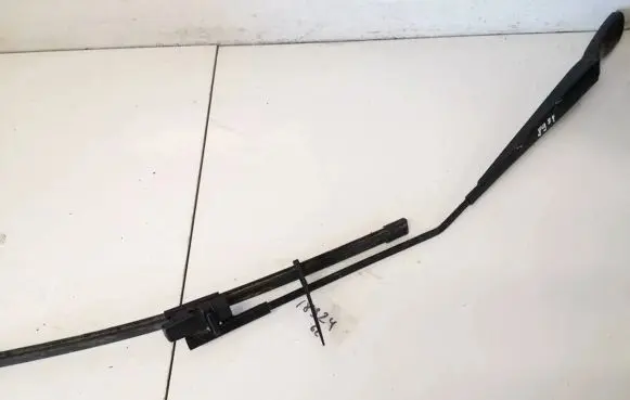 Volvo V50 Front wiper blade arm 30698250