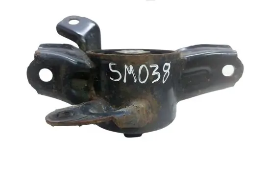 Hyundai i40 Engine mount bracket 13071624