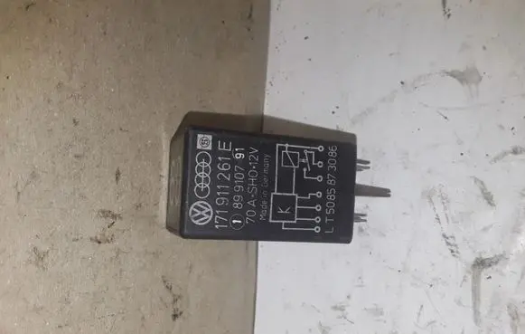 Volkswagen Golf II Other relay 171911261E