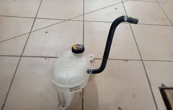 Hyundai Ioniq Coolant expansion tank/reservoir 25430G2000