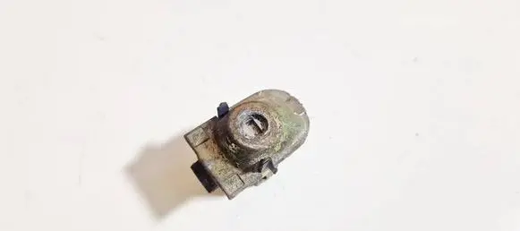 Volvo S40 Front door lock (next to the handle) 