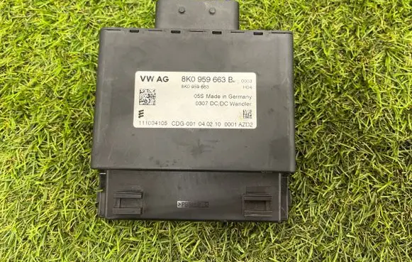 Audi A4 S4 B8 8K Voltage converter/converter module 8k0959663b