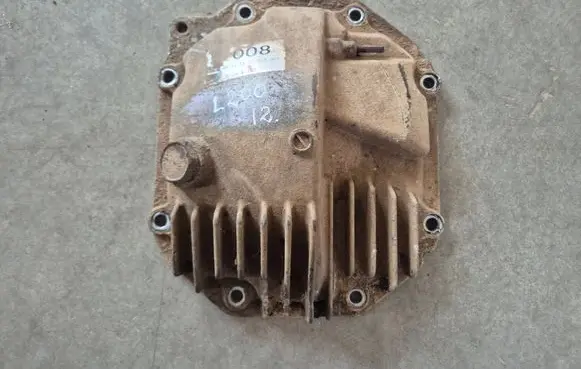 Mitsubishi L200 Front differential bracket MR483483