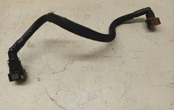 Nissan Qashqai+2 Fuel line pipe
