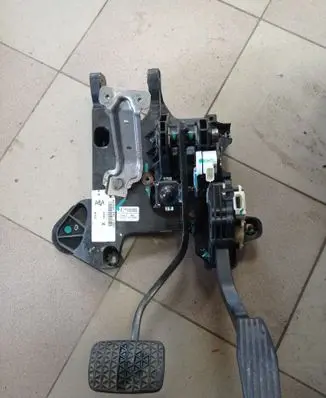Buick Encore I Brake pedal 42343853 96892406 00000896