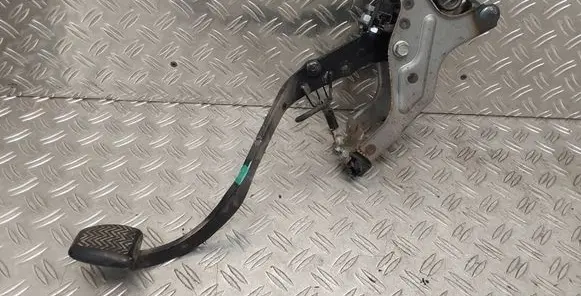 Toyota Verso Clutch pedal
