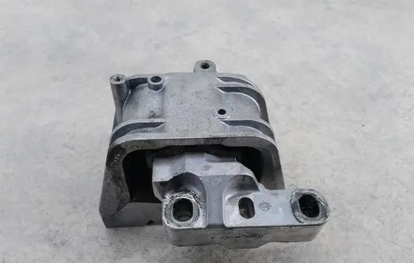 Skoda Octavia Mk2 (1Z) Engine mount vacuum valve 
