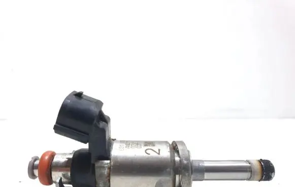 Mazda CX-3 Fuel injector PE0113250C