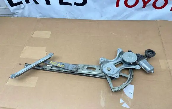 Toyota Prius (XW20) Front door window regulator motor 8571058010