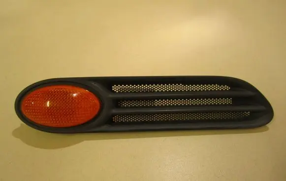Front fender indicator light
