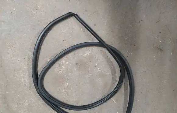 Toyota Yaris Front door rubber seal 
