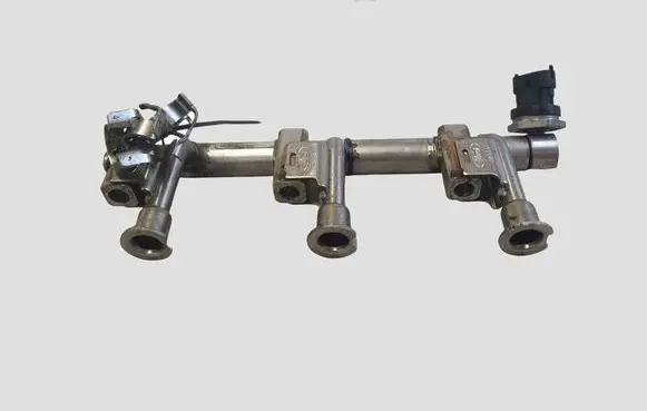 Ford Focus Fuel main line pipe CM5G9H487HA