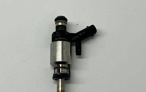 Audi A5 Fuel injector 06L906A04 06L906036AD 0261500635