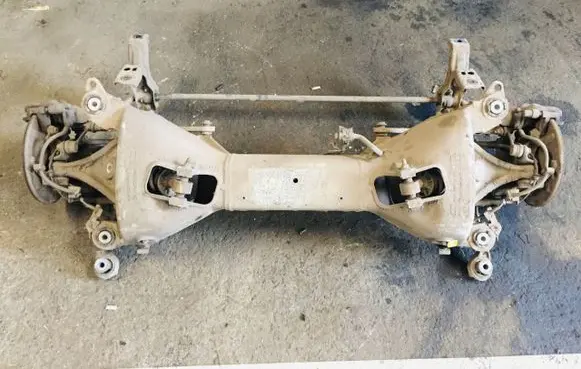 Peugeot 508 Rear axle beam with reductor 
