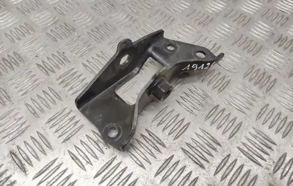 Toyota Yaris Engine mounting bracket