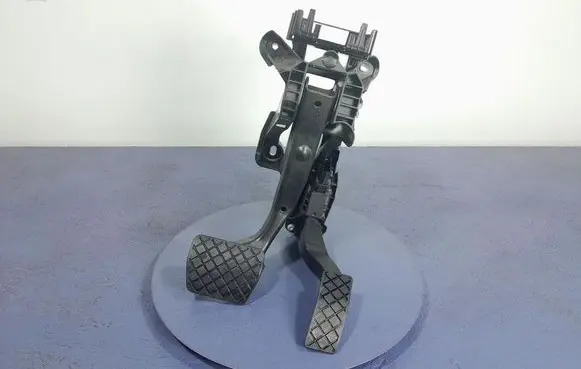 Accelerator throttle pedal