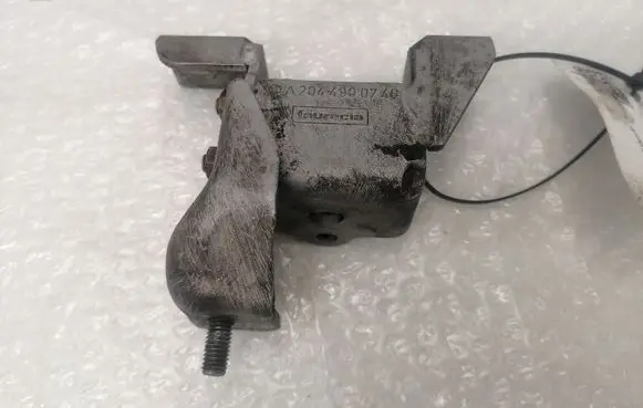 Mercedes-Benz E W212 Other engine bay part A2044900740