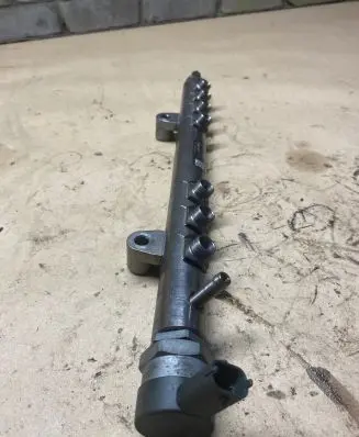 Fuel main line pipe