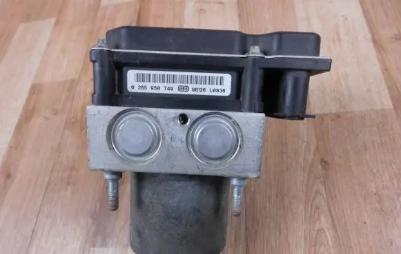 Toyota Avensis T270 ABS Pump 4454005070 0265235406 0265950749