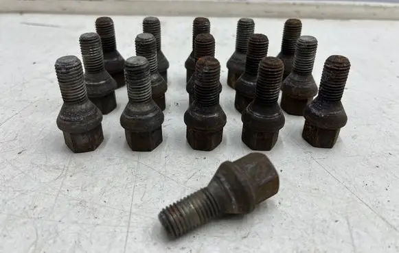 Suzuki Swift I Nuts/bolts 