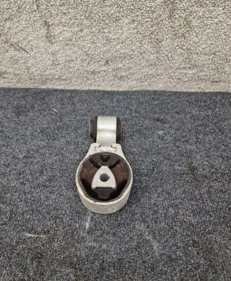 Engine mount bracket