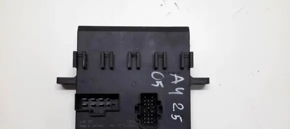 Audi A4 S4 B7 8E 8H Comfort/convenience module 8E0907279L
