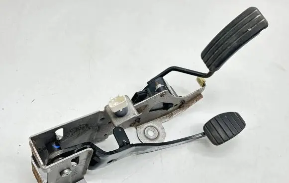 Renault Kangoo II Accelerator throttle pedal 8200436878