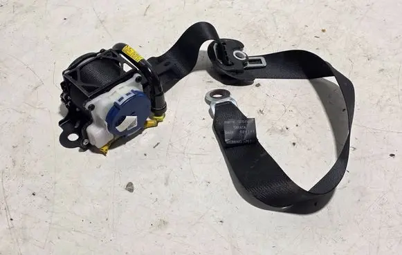 Toyota C-HR I Front seatbelt 73210F4010 021117