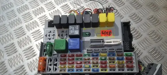 Opel Zafira A Fuse box set 24412497 24431677